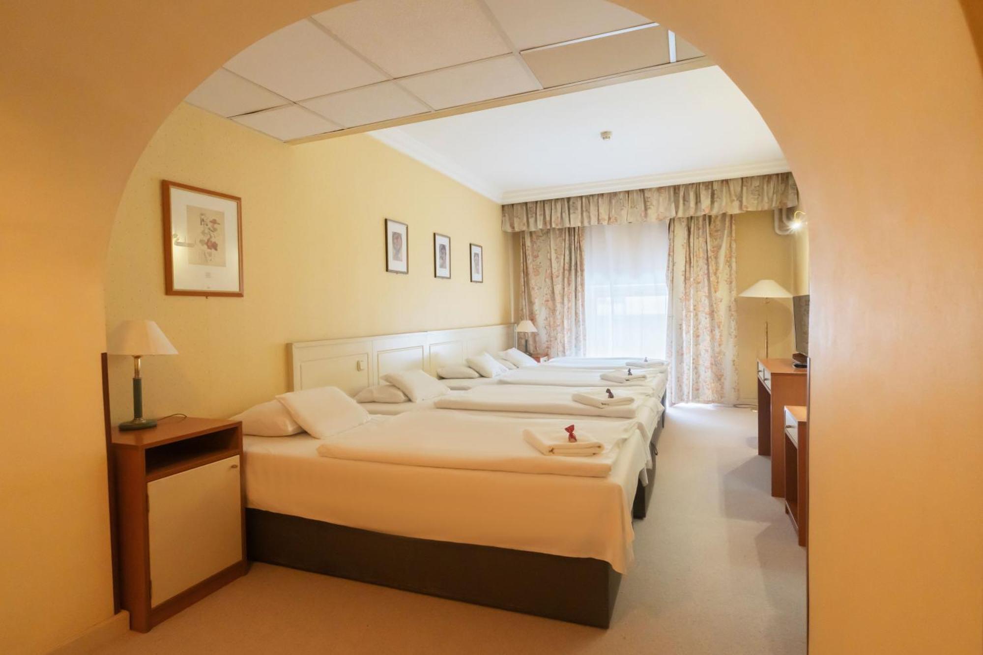 Korona Hotel Nyíregyháza Εξωτερικό φωτογραφία