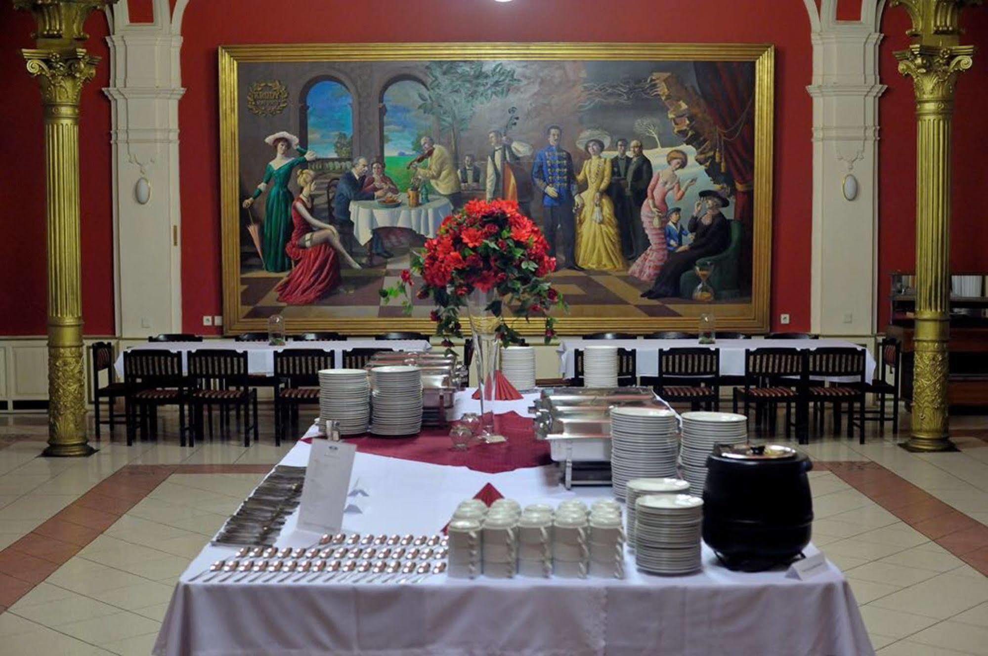 Korona Hotel Nyíregyháza Εξωτερικό φωτογραφία